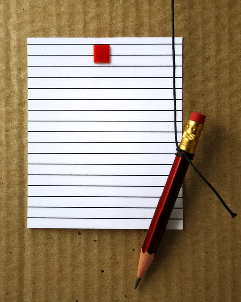 Çizgili kağıt ve kalem  — Stok fotoğraf